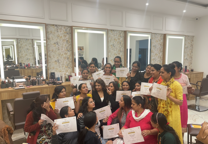 7 इन 1 हाइड्रा फेशियल